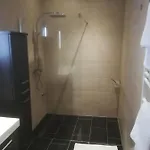 Zentral Gelegene, Sehr Ruhige Und Helle Apartment *