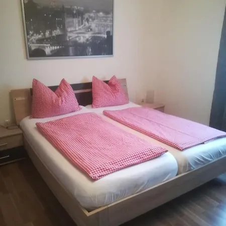 Zentral Gelegene, Sehr Ruhige Und Helle Apartament