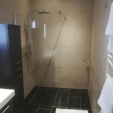 Zentral Gelegene, Sehr Ruhige Und Helle Apartamento *