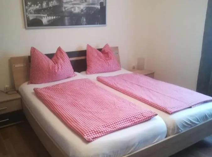 Zentral Gelegene, Sehr Ruhige Und Helle Apartmán