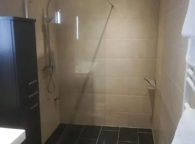 Zentral Gelegene, Sehr Ruhige Und Helle Apartment *