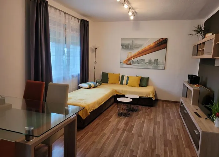 Zentral Gelegene, Sehr Ruhige Und Helle Apartment *