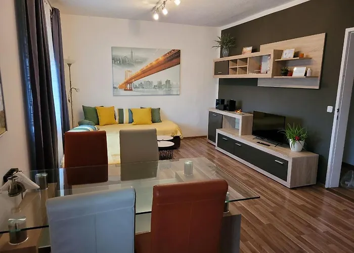 Zentral Gelegene, Sehr Ruhige Und Helle Apartmán